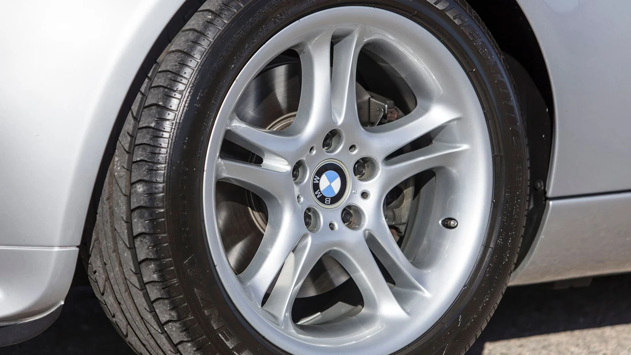 2002 BMW Z8 - Image 22 of 31