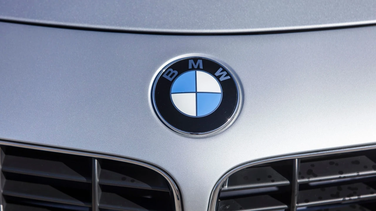 2002 BMW Z8 - Image 12 of 31