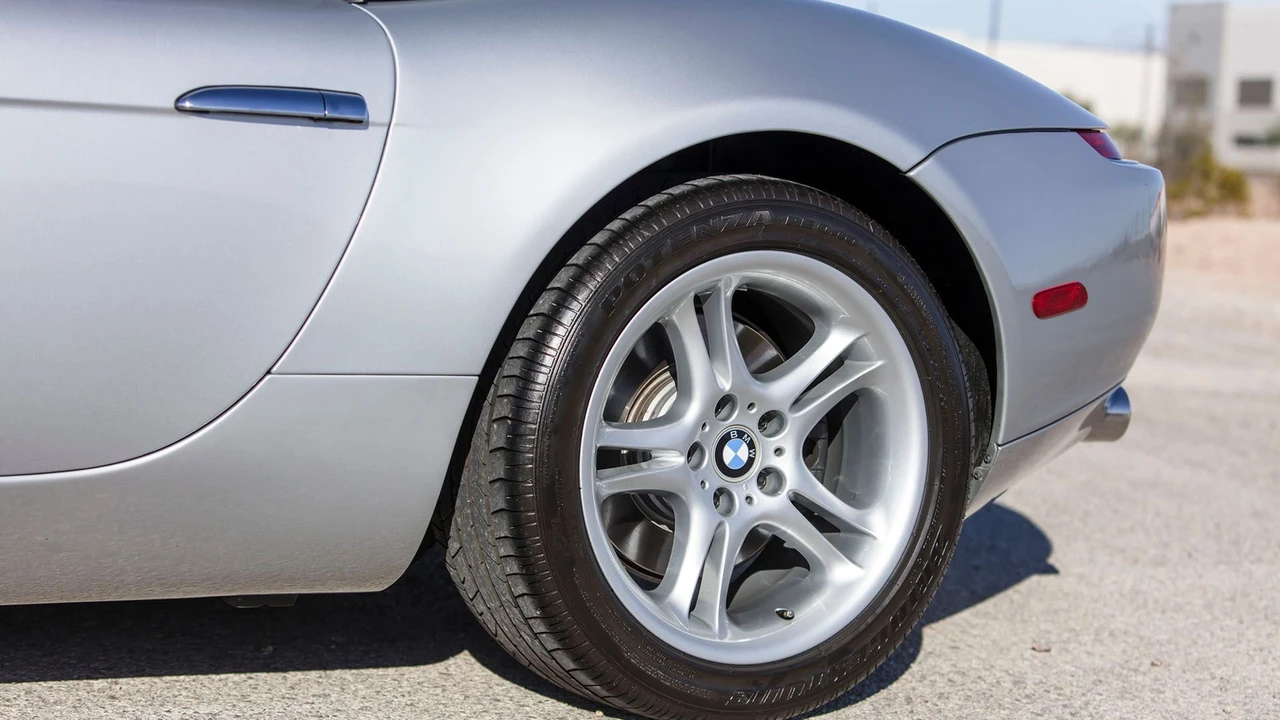 2002 BMW Z8 - Image 26 of 31