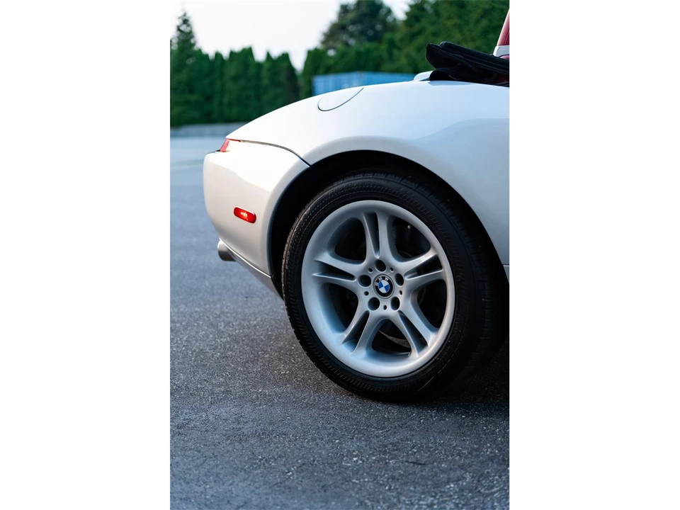 2002 BMW Z8 - Image 13 of 31