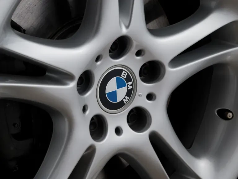 2002 BMW Z8 - Image 15 of 17
