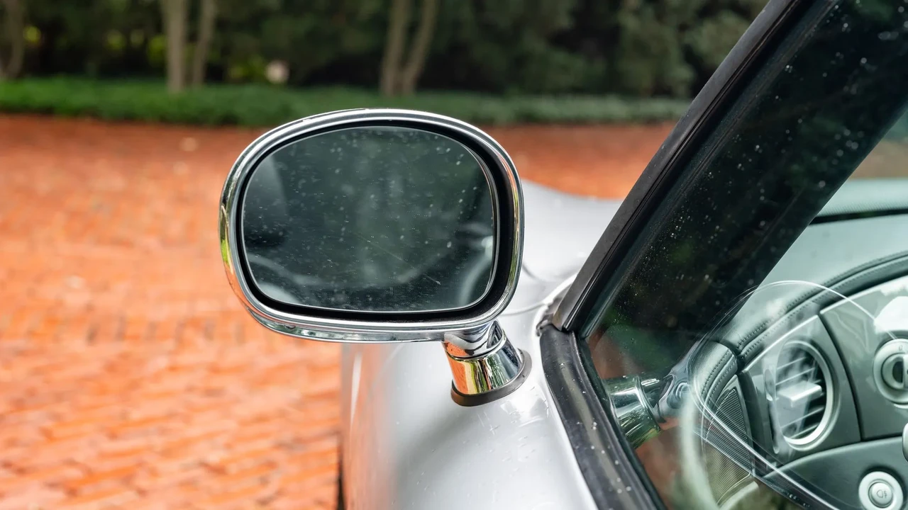 2002 BMW Z8 - Image 30 of 31