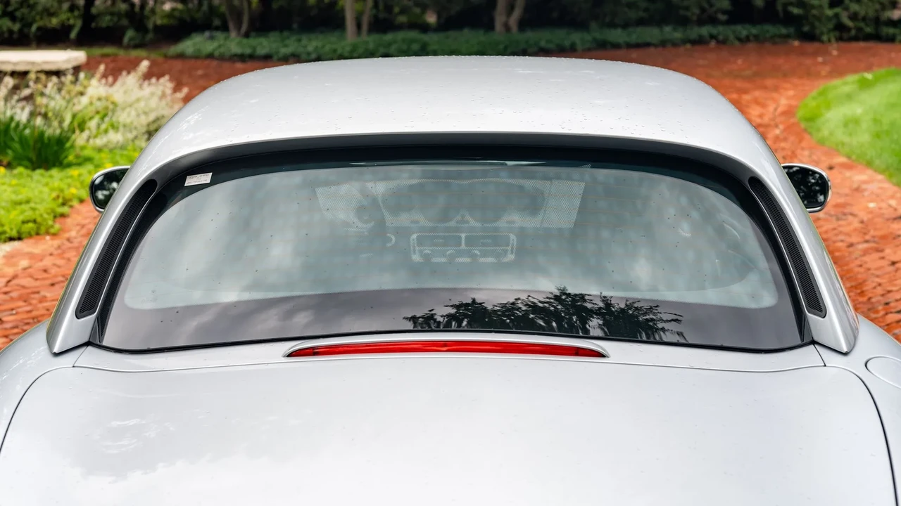 2002 BMW Z8 - Image 28 of 31
