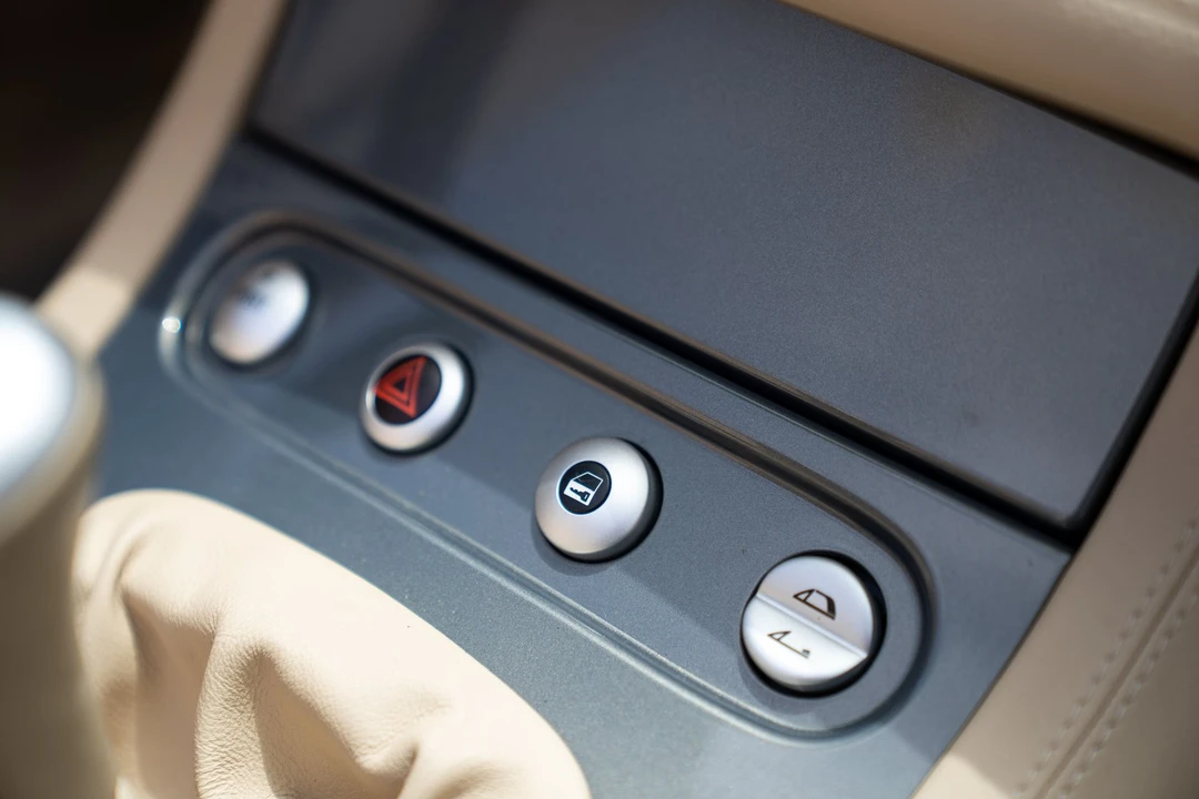 2002 BMW Z8 - Image 16 of 31