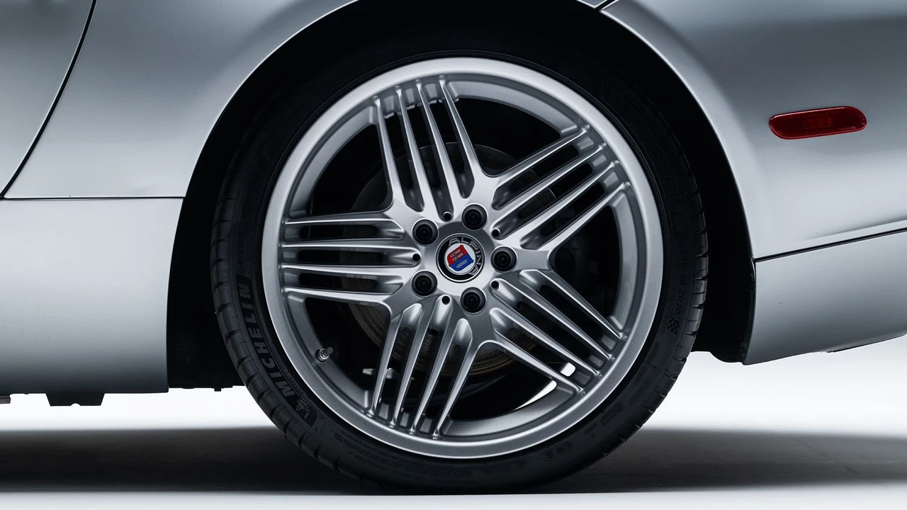 2002 BMW Z8 - Image 31 of 31