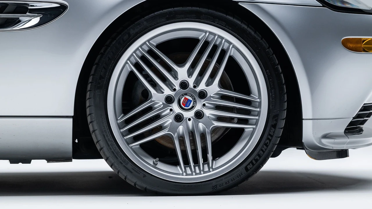 2002 BMW Z8 - Image 30 of 31