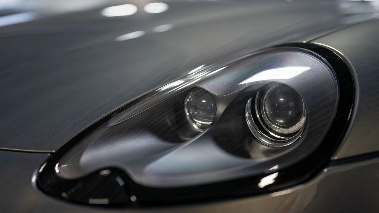2002 BMW Z8 - Image 28 of 31