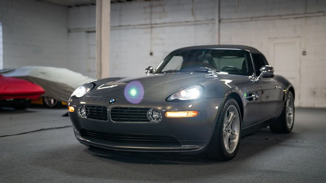 2002 BMW Z8 - Image 17 of 31