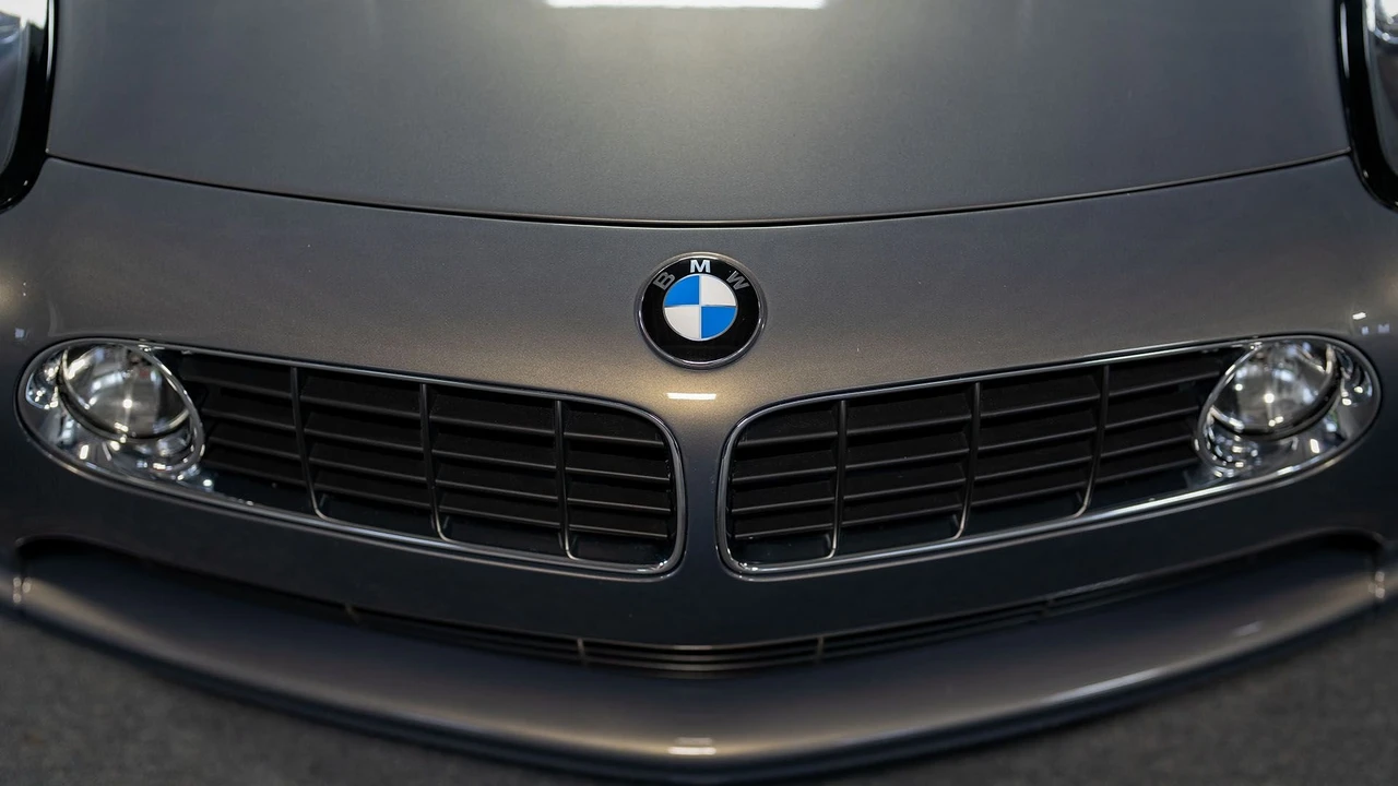 2002 BMW Z8 - Image 23 of 31