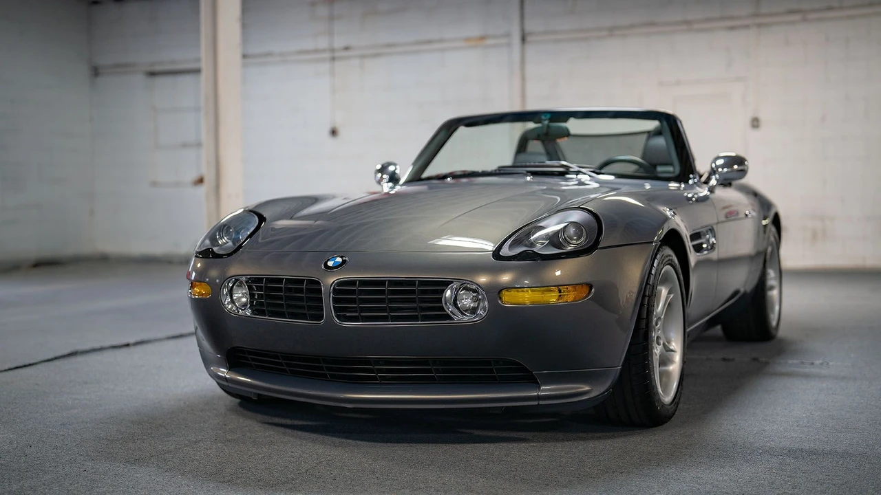 2002 BMW Z8 - Image 2 of 31