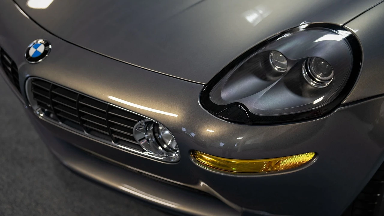 2002 BMW Z8 - Image 24 of 31
