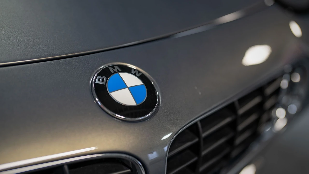 2002 BMW Z8 - Image 30 of 31