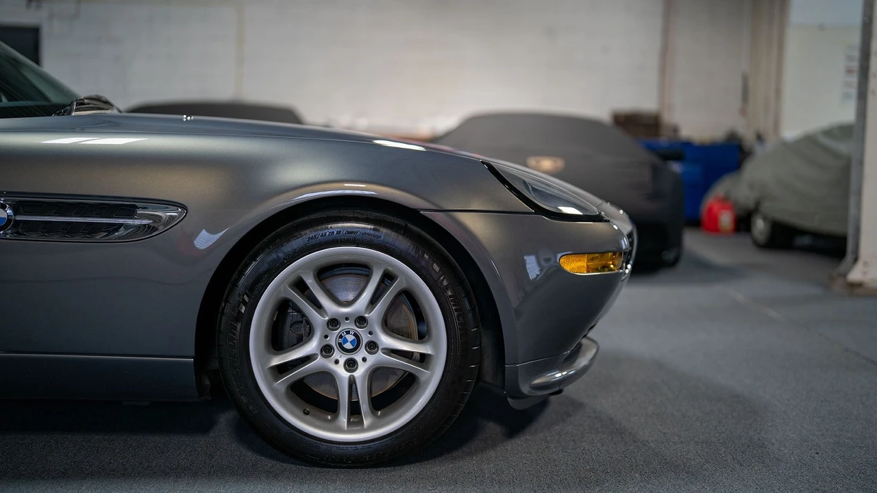 2002 BMW Z8 - Image 27 of 31