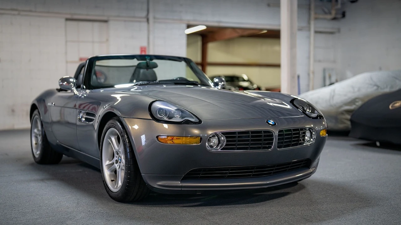 2002 BMW Z8 - Image 16 of 31