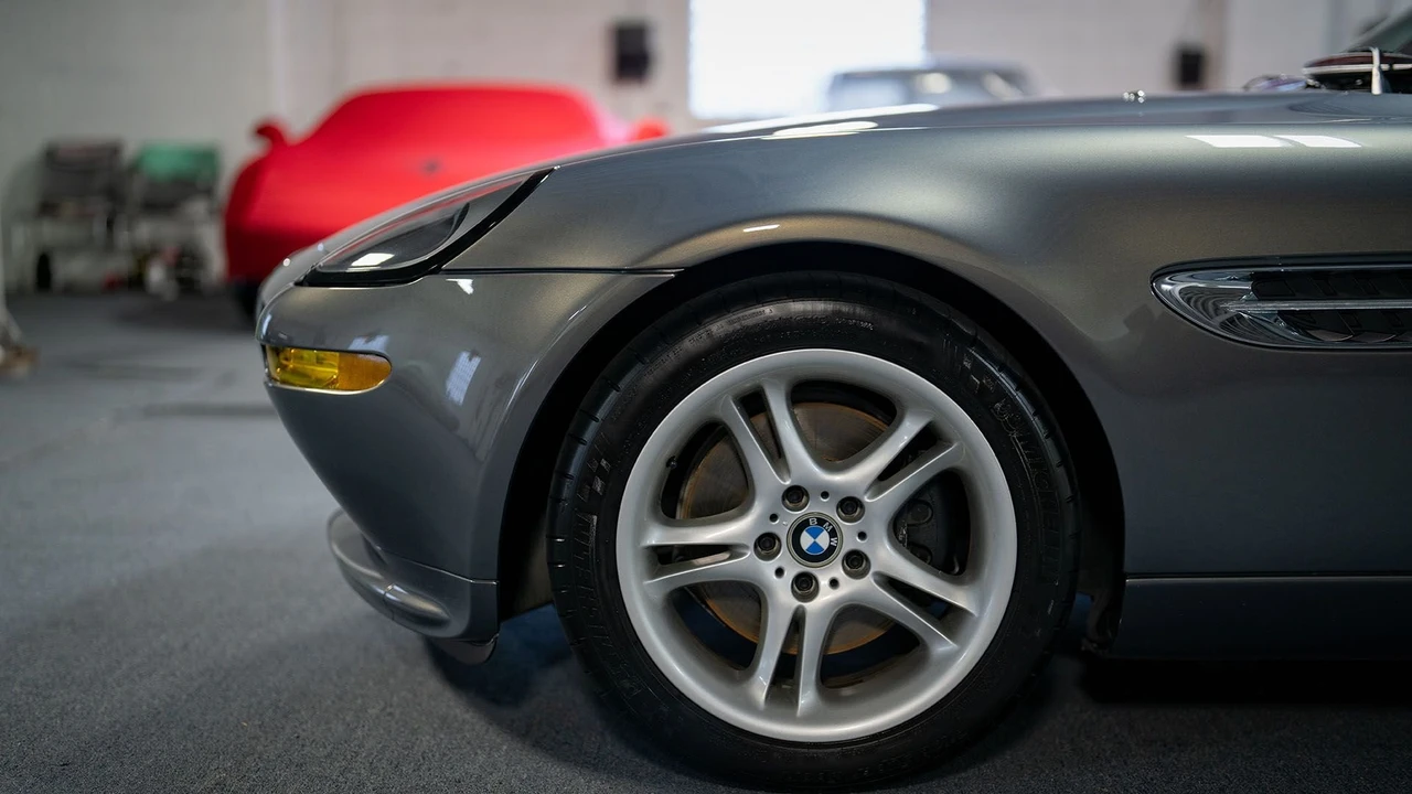 2002 BMW Z8 - Image 20 of 31