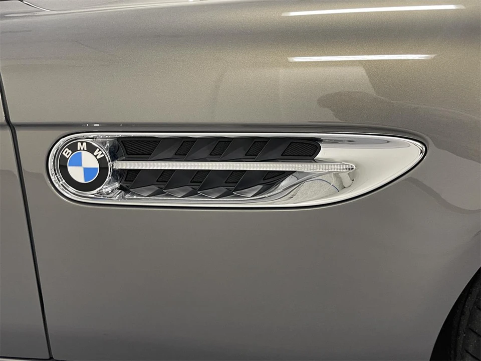 2002 BMW Z8 - Image 28 of 30