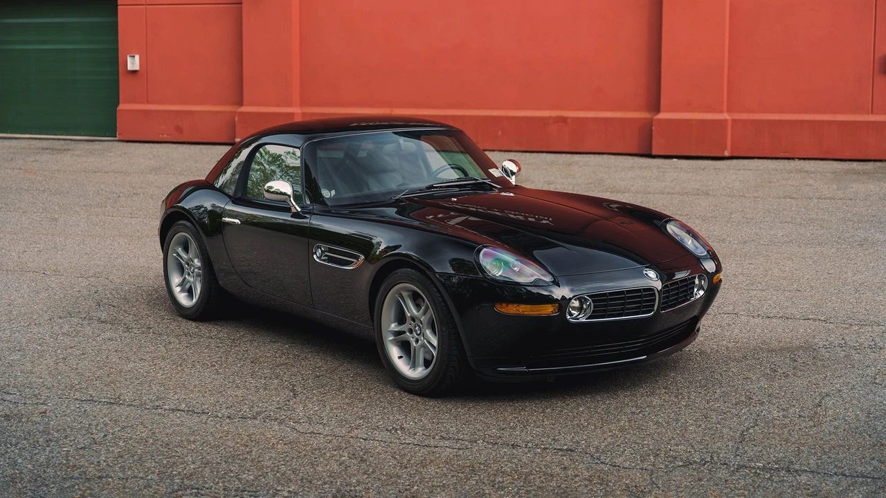 2002 BMW Z8 - Image 18 of 31
