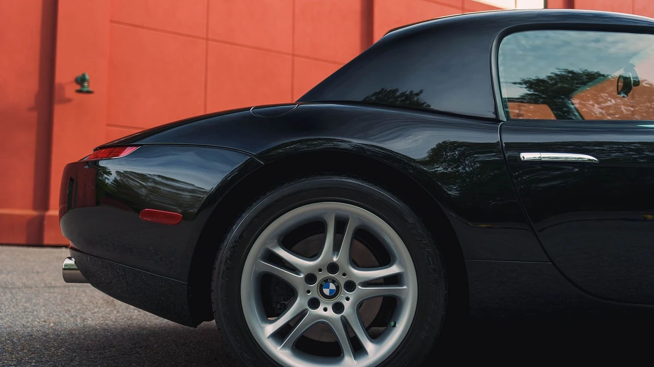 2002 BMW Z8 - Image 26 of 31