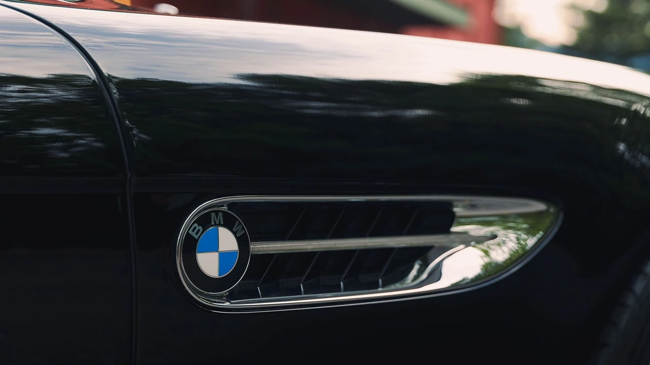 2002 BMW Z8 - Image 24 of 31