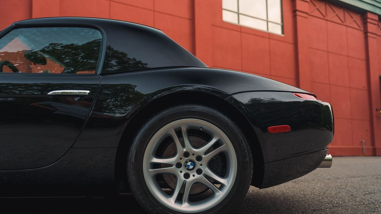 2002 BMW Z8 - Image 30 of 31