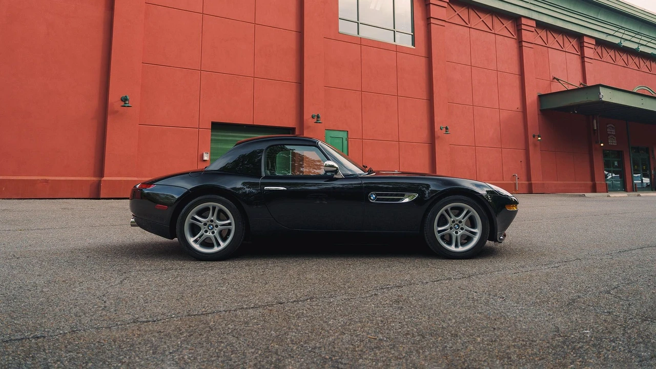 2002 BMW Z8 - Image 16 of 31