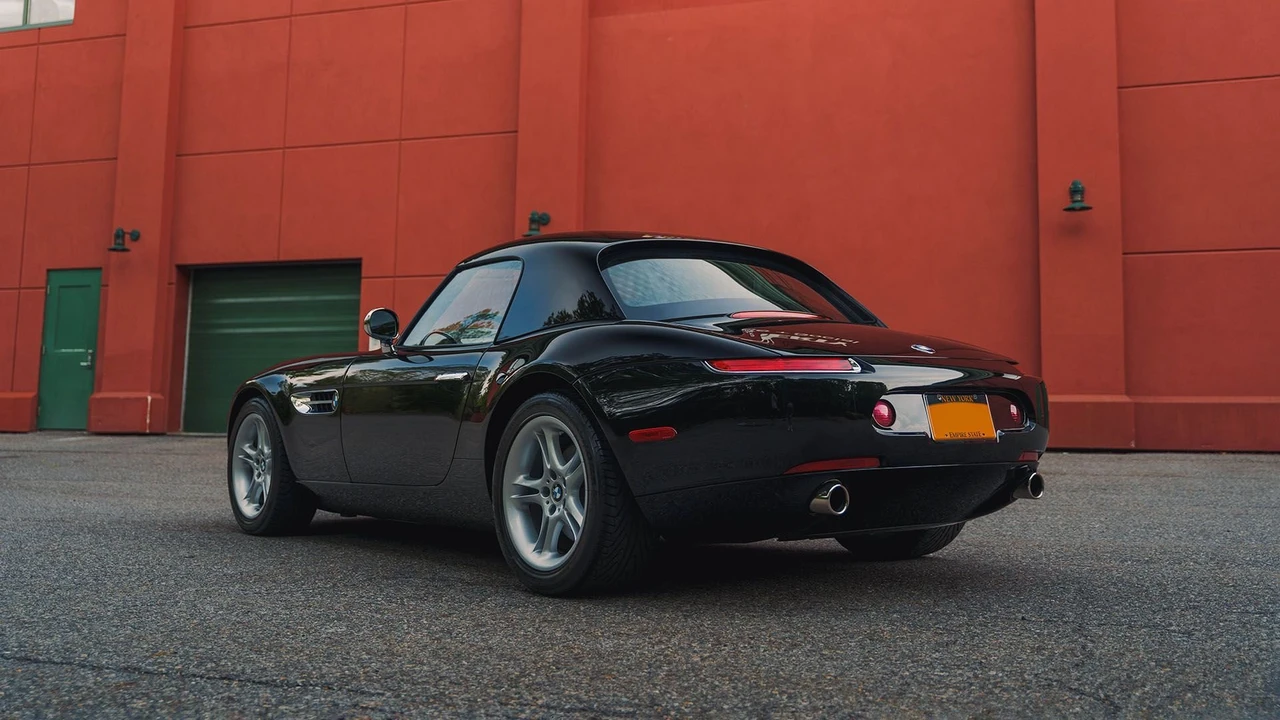 2002 BMW Z8 - Image 2 of 31