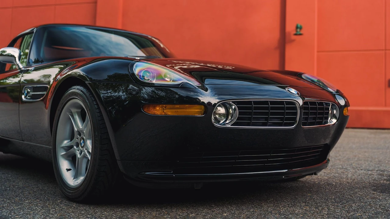 2002 BMW Z8 - Image 28 of 31