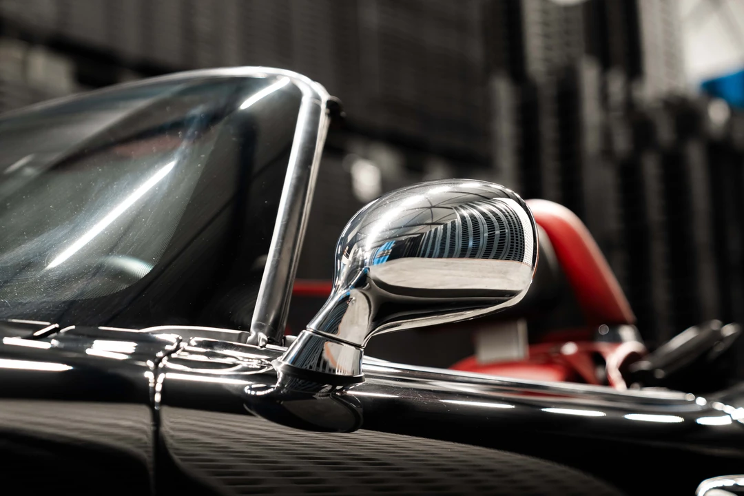 2002 BMW Z8 - Image 25 of 31