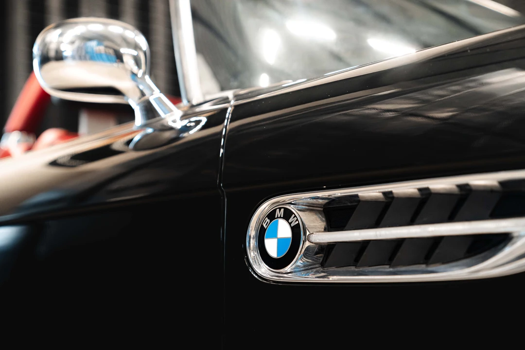 2002 BMW Z8 - Image 30 of 31