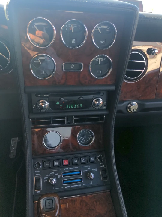 2002 Bentley Azure 1st Gen - Image 10 of 31