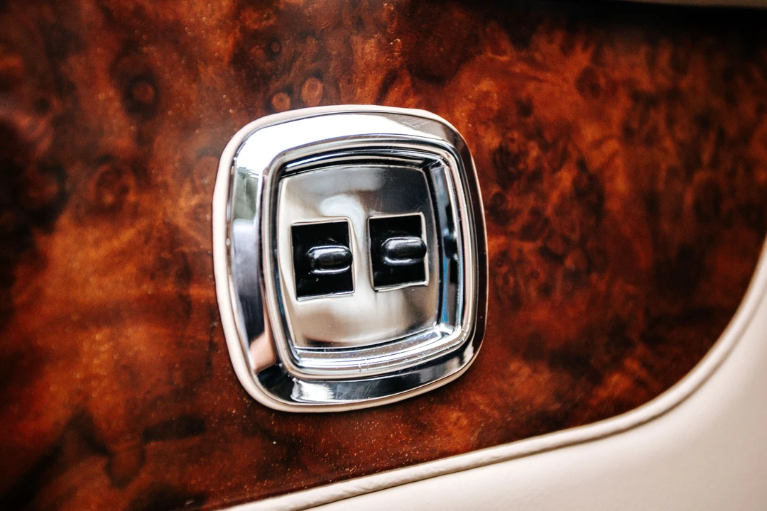 2002 Bentley Continental R - Image 8 of 31
