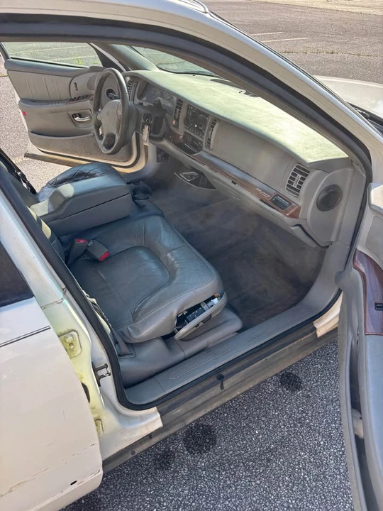 2002 Buick Park Avenue - Image 11 of 12