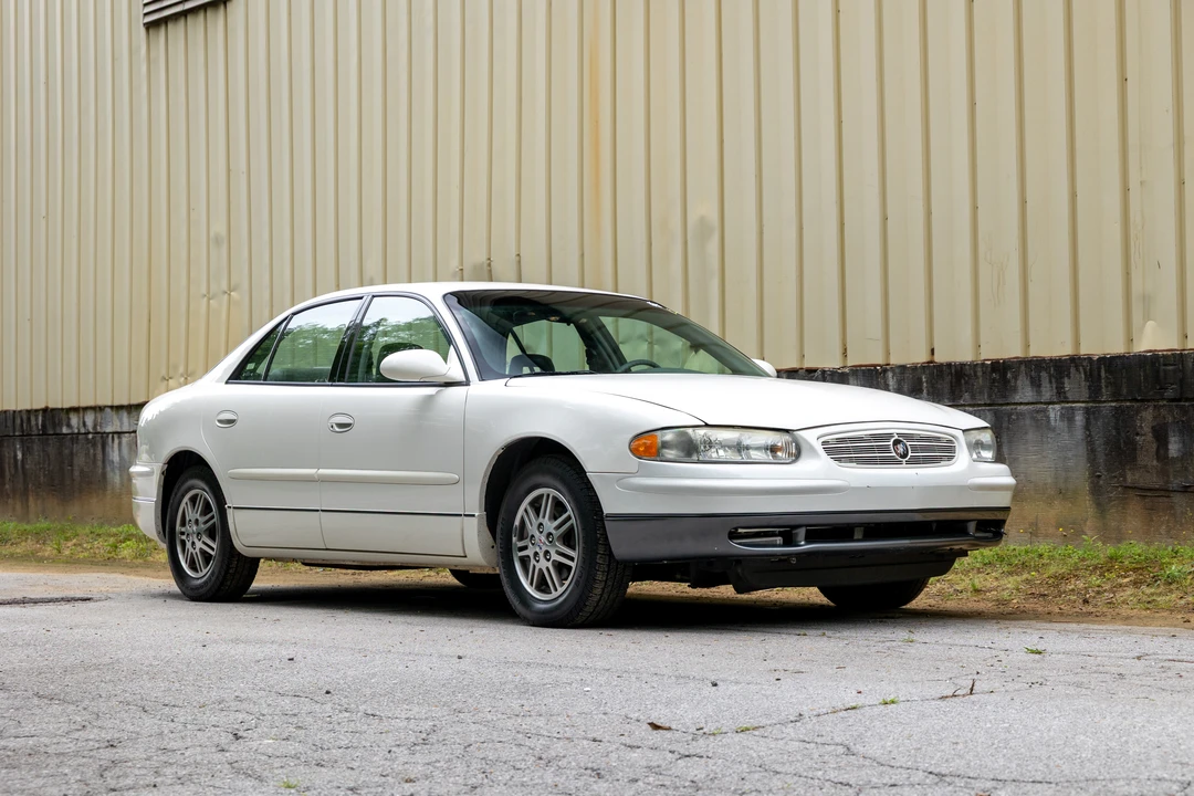 2002 Buick Regal - Image 2 of 31