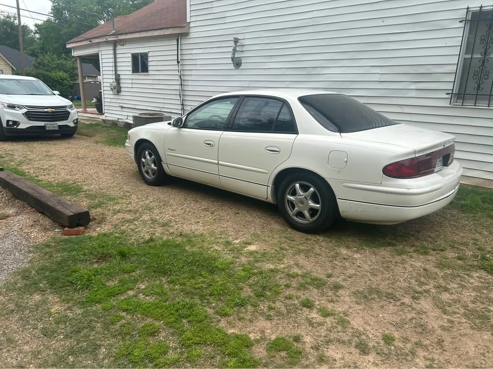 2002 Buick Regal - Image 2 of 5
