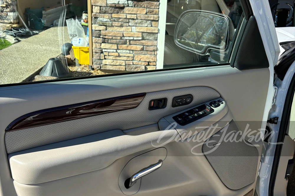 2002 Cadillac Escalade & EXT 2nd Gen - Image 17 of 23