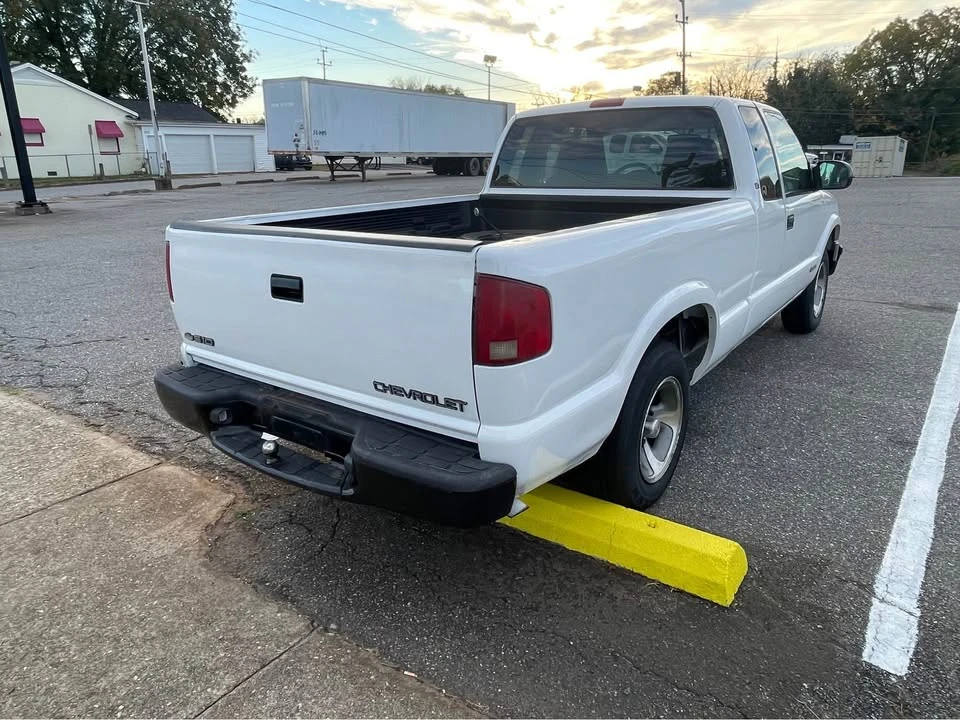 2002 Chevrolet S-10 - Image 3 of 10