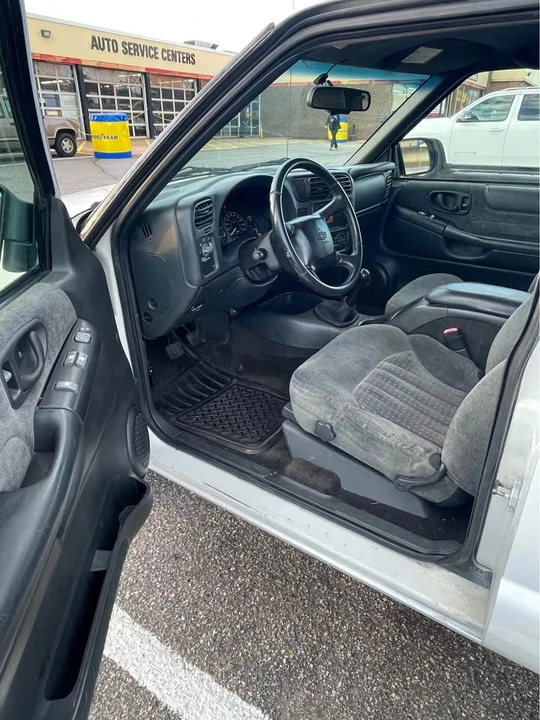 2002 Chevrolet S-10 - Image 6 of 10