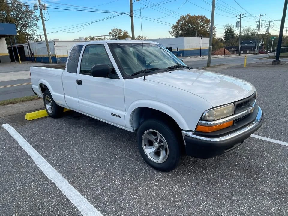 2002 Chevrolet S-10 - Image 2 of 10