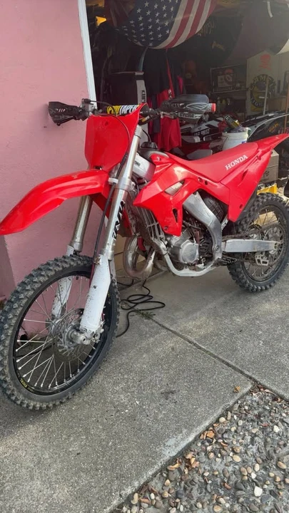 2002 Honda CR - Image 2 of 9