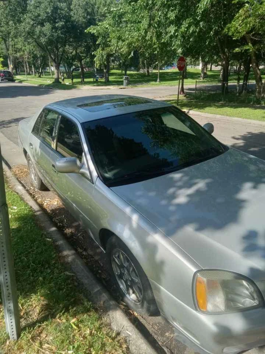 2002 Cadillac DTS - Image 2 of 2