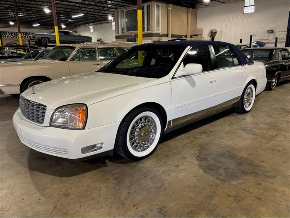 2002 Cadillac DeVille 8th Gen - Image 2 of 2