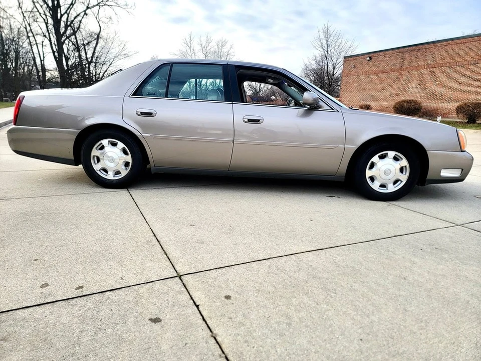 2002 Cadillac DeVille 8th Gen - Image 10 of 31