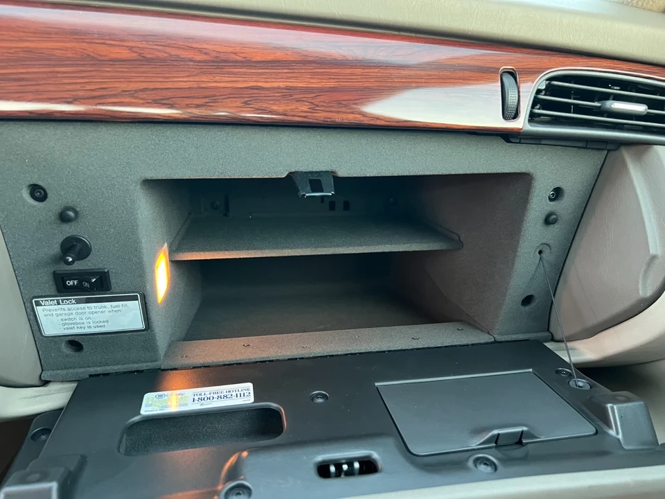 2002 Cadillac DeVille 8th Gen - Image 14 of 21