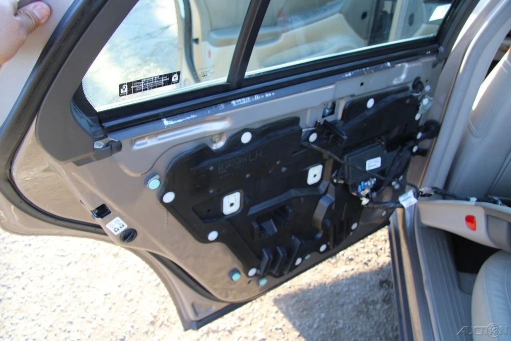 2002 Cadillac DeVille 8th Gen - Image 17 of 21
