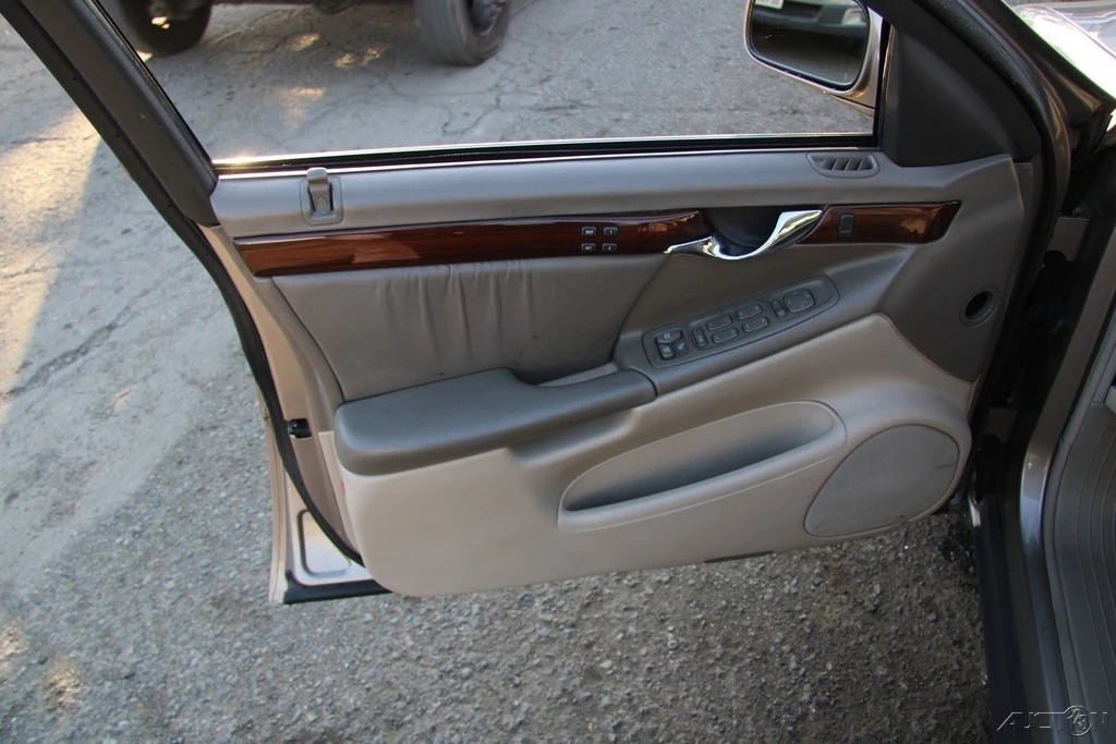 2002 Cadillac DeVille 8th Gen - Image 10 of 21