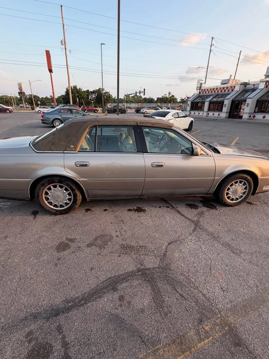 2002 Cadillac DeVille 8th Gen - Image 2 of 5