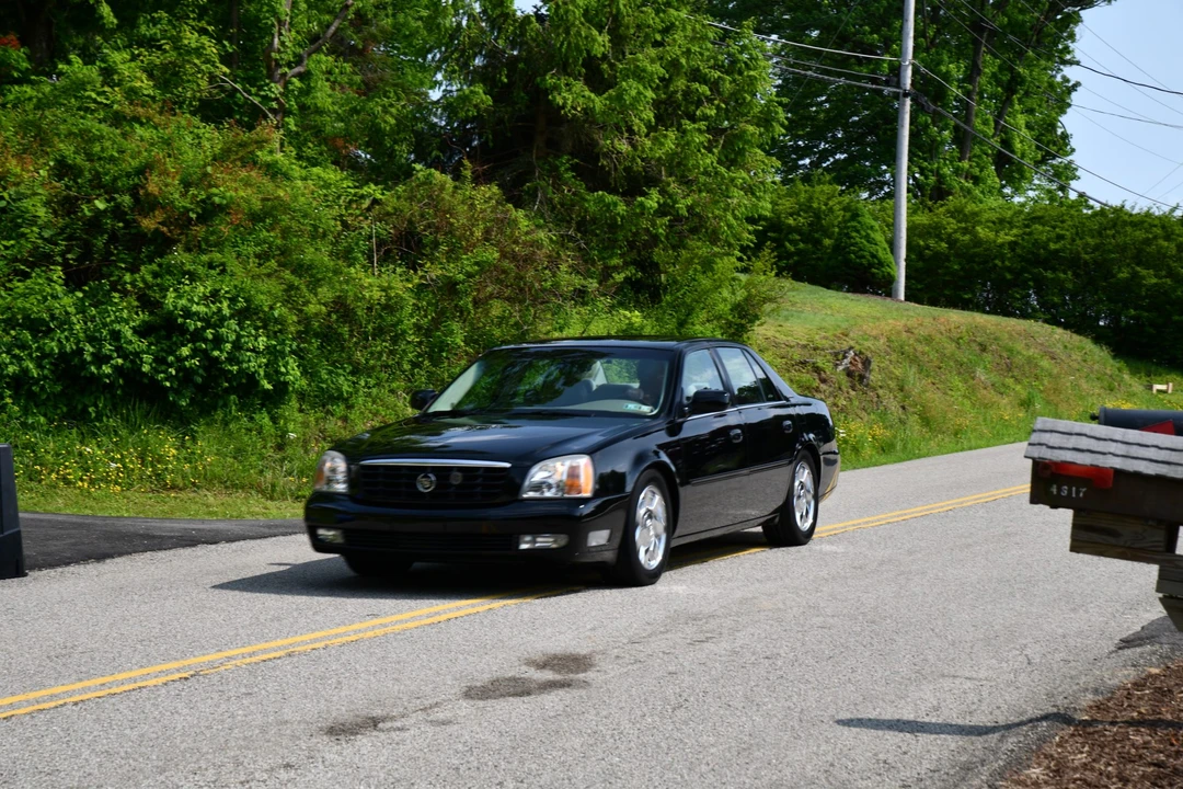 2002 Cadillac DeVille 8th Gen - Image 3 of 31