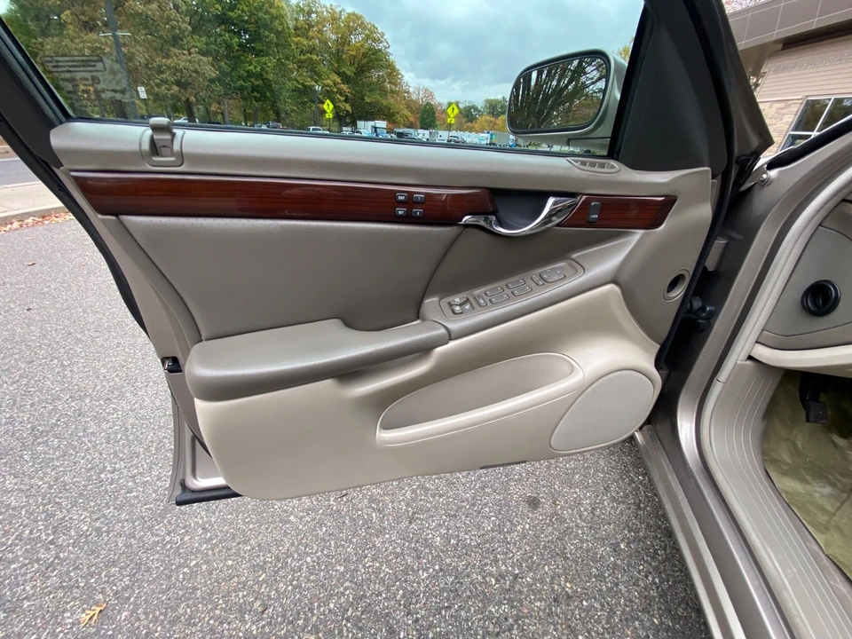 2002 Cadillac DeVille 8th Gen - Image 18 of 21