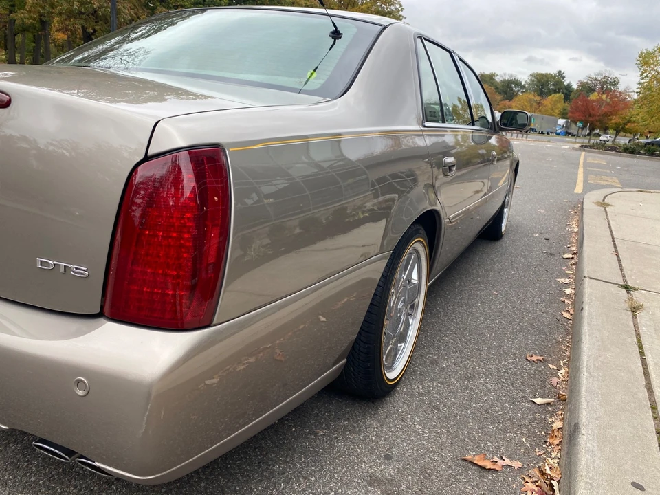 2002 Cadillac DeVille 8th Gen - Image 13 of 21
