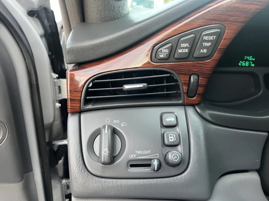2002 Cadillac DeVille 8th Gen - Image 17 of 27